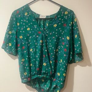 3/$15 Sienna Sky Floral Green Women's Flutter Sleeve V-Wrap Top Size Medium